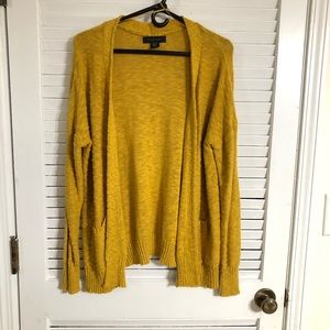 Women’s light sweater. Long. Yellow.